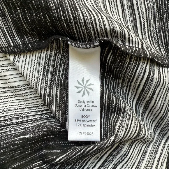 Athleta Running Wild Half Zip 2.0 Stride Size Medium - Picture 9 of 9